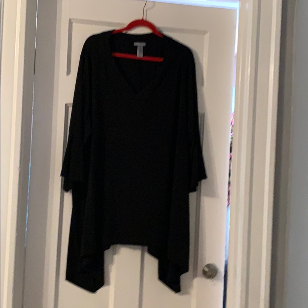 Catherine’s black tunic with bell sleeves
